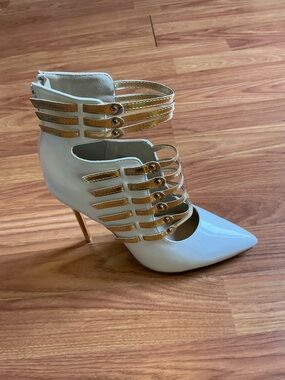Red Kiss Strappy Pointed-Toe High Heel Ankle Boots - White & Gold